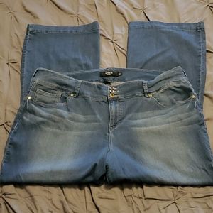 NWOT Torrid Super Stretch Flared Denim Jeans 26w
